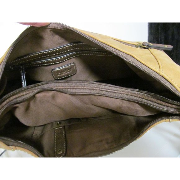 Zip Closure Hobo Crossbody Bag with Wristlet by Bolo - New - Picture 11 of 13